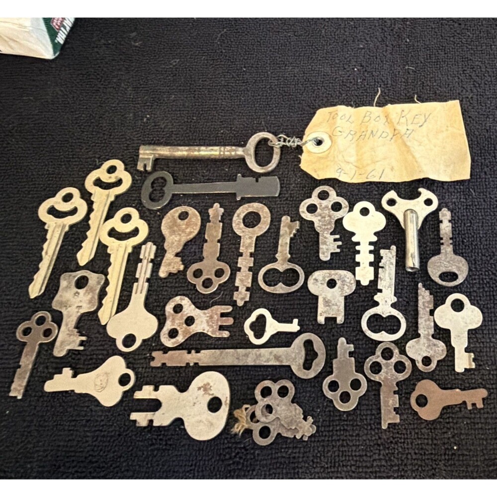 Lot of 30 Vintage Skeleton Keys, Assorted Styles Antique Old Keys